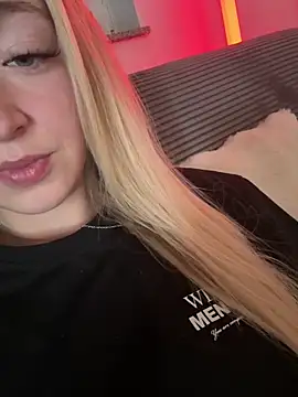 Snapshot of emilypeperoni chatting on 2, 2, 2026 emilypeperoni online show from 2, 2, 2026