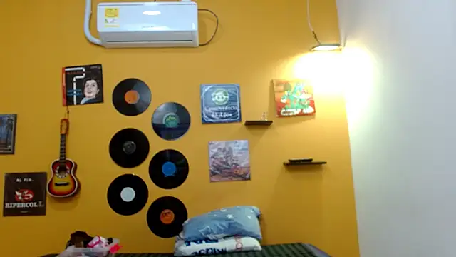 skinnyverus18 online show from 17, 9, 2025