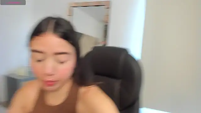 SaraWagner  online show from 24, 9, 2025