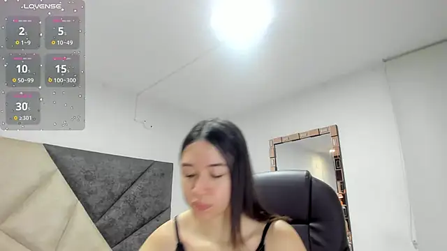 SaraWagner  online show from 16, 11, 2025