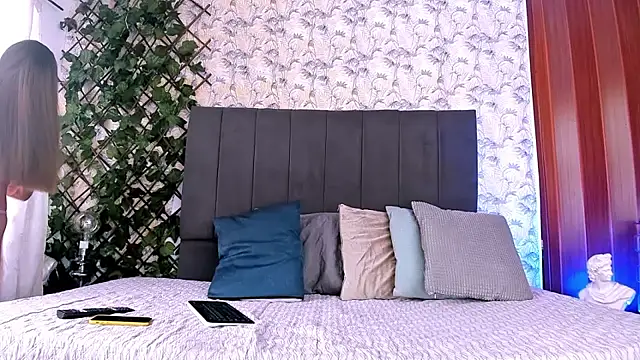 window to wonderland1 online show from 17, 9, 2025