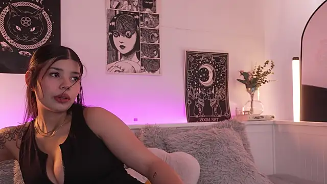 sophieee art online show from 11, 9, 2025