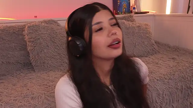 sophieee art online show from 15, 1, 2026