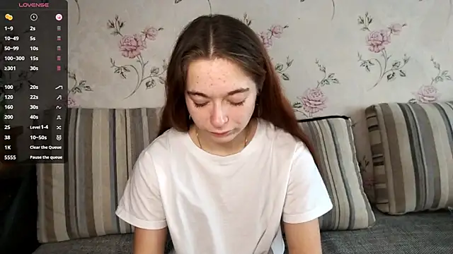 KissKarina online show from 8, 10, 2025