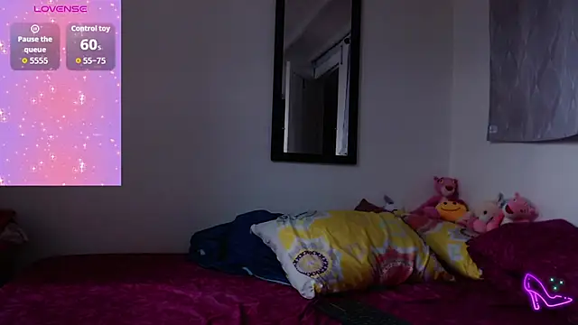 Snapshot of AllysonStonne chatting on 12, 11, 2025 AllysonStonne online show from 12, 11, 2025