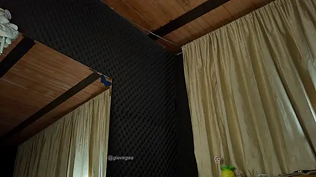 gigifontaine   online show from 11, 1, 2026