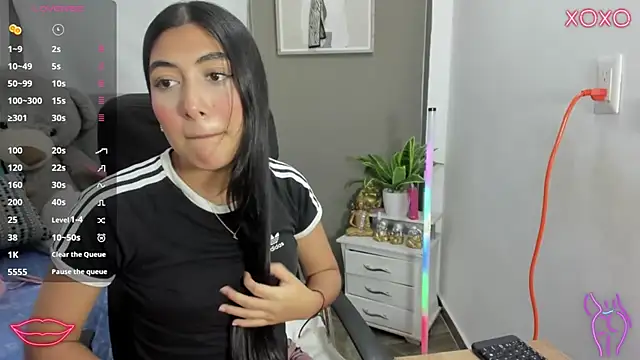 Allison 19   online show from 25, 11, 2025