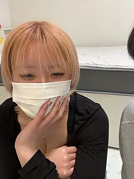 Snapshot of reon_reonreon chatting on 15, 12, 2025 reon reonreon online show from 15, 12, 2025