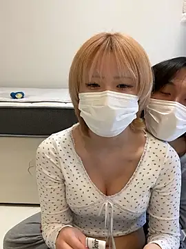 Snapshot of reon_reonreon chatting on 18, 12, 2025 reon reonreon online show from 18, 12, 2025