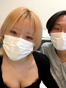 Snapshot of reon_reonreon chatting on 23, 12, 2025 reon reonreon online show from 23, 12, 2025