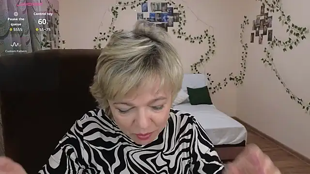 Snapshot of Rosette_Pricky chatting on 21, 11, 2025 Rosette Pricky online show from 21, 11, 2025