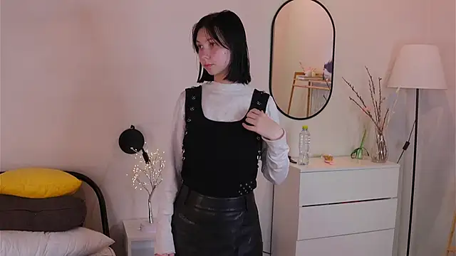 SuzanneHowse online show from 22, 11, 2025