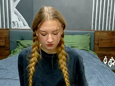 DarcyWilsy online show from 9, 10, 2025