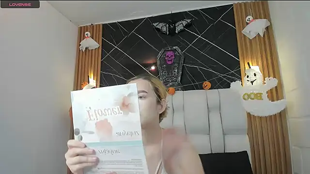 kristal joi dl online show from 27, 10, 2025