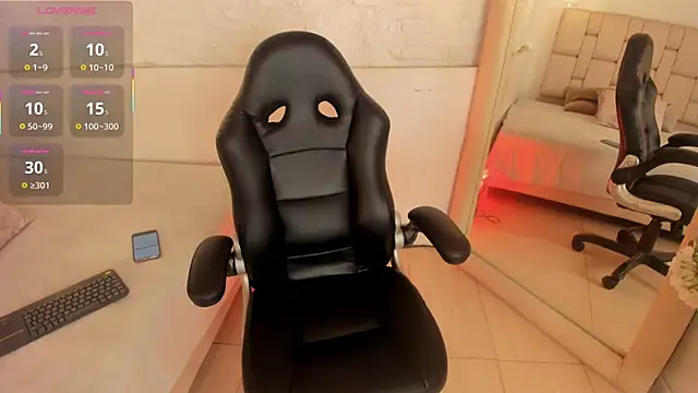 Snapshot of SophieCollins_1 chatting on 9, 9, 2025 SophieCollins 1 online show from 9, 9, 2025