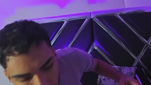 AlekRuizx online show from 19, 9, 2025