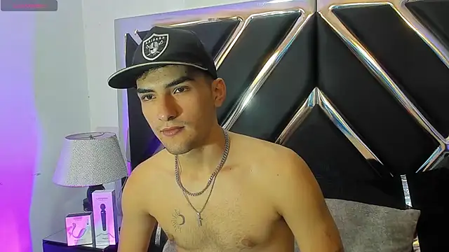 AlekRuizx online show from 15, 10, 2025