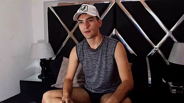 AlekRuizx online show from 24, 10, 2025