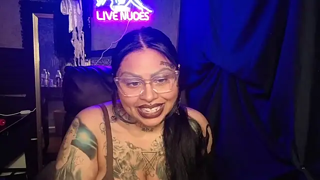 Snapshot of chicanachic13 chatting on 8, 2, 2026 chicanachic13 online show from 8, 2, 2026