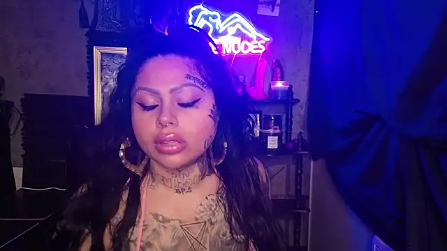 Snapshot of chicanachic13 chatting on 15, 2, 2026 chicanachic13 online show from 15, 2, 2026