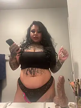 Snapshot of chicanachic13 chatting on 4, 4, 2026 chicanachic13 online show from 4, 4, 2026