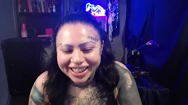 Snapshot of chicanachic13 chatting on 4, 4, 2026 chicanachic13 online show from 4, 4, 2026