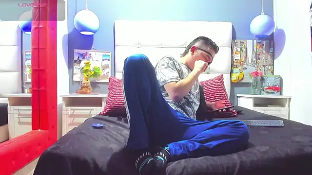 Max Walker3 online show from 28, 10, 2025