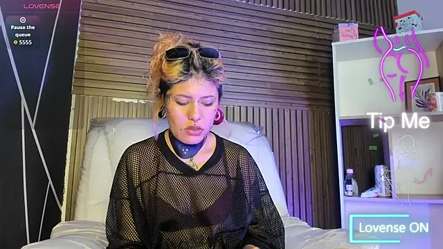 MistressMariam  online show from 19, 11, 2025