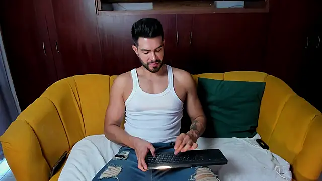 Snapshot of ZarekFox chatting on 4, 10, 2025 ZarekFox online show from 4, 10, 2025