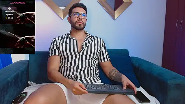 Snapshot of ZarekFox chatting on 15, 10, 2025 ZarekFox online show from 15, 10, 2025