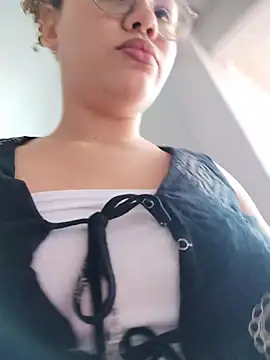 Snapshot of SirenRouge_69 chatting on 27, 3, 2026 SirenRouge 69 online show from 27, 3, 2026