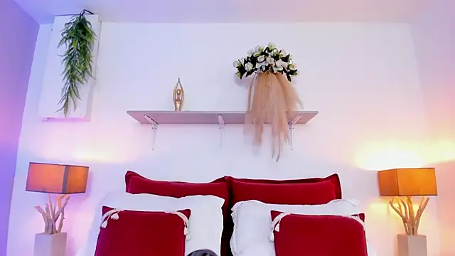 LuciaBenett  online show from 19, 10, 2025