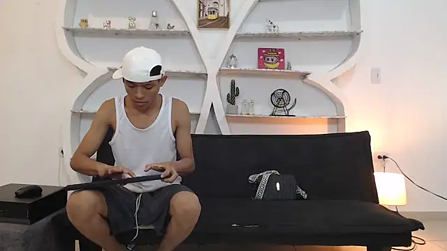 BEAUTY BOYS1 online show from 19, 11, 2025