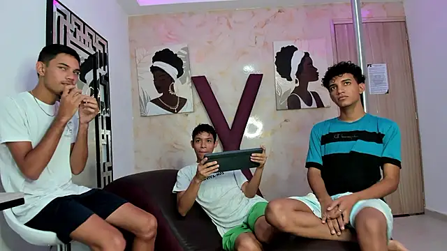 Snapshot of BEAUTY_BOYS1 chatting on 17, 3, 2026 BEAUTY BOYS1 online show from 17, 3, 2026