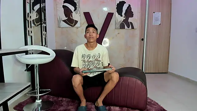 Snapshot of BEAUTY_BOYS1 chatting on 6, 4, 2026 BEAUTY BOYS1 online show from 6, 4, 2026