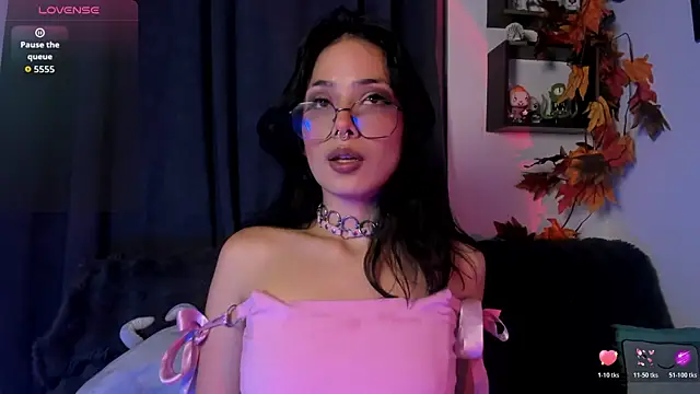 Snapshot of Seraphine_hell chatting on 5, 5, 2026 Seraphine hell online show from 5, 5, 2026
