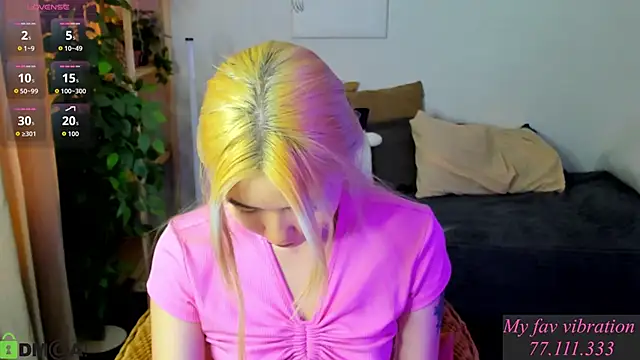 Snapshot of Aisi_18 chatting on 23, 9, 2025 Aisi 18 online show from 23, 9, 2025