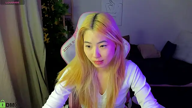 Snapshot of Aisi_18 chatting on 29, 9, 2025 Aisi 18 online show from 29, 9, 2025