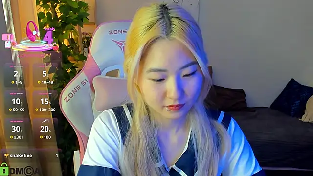 Snapshot of Aisi_18 chatting on 1, 10, 2025 Aisi 18 online show from 1, 10, 2025