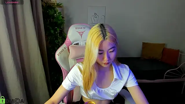 Snapshot of Aisi_18 chatting on 9, 10, 2025 Aisi 18 online show from 9, 10, 2025