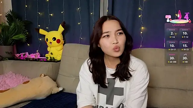 Snapshot of ColettaMejias chatting on 12, 11, 2025 ColettaMejias online show from 12, 11, 2025