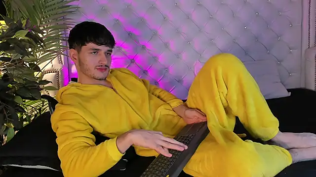 LiamMuller online show from 3, 12, 2025