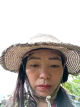 Snapshot of _Helala_ chatting on 12, 9, 2025  Helala  online show from 12, 9, 2025