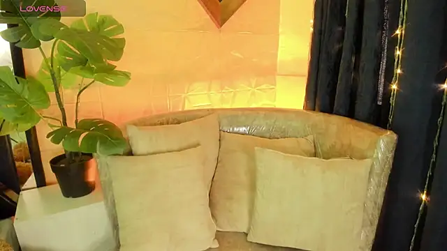 Snapshot of Valery_Brand chatting on 13, 4, 2026 Valery Brand online show from 13, 4, 2026