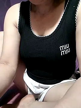 Snapshot of Surrilove chatting on 4, 4, 2026 Surrilove online show from 4, 4, 2026