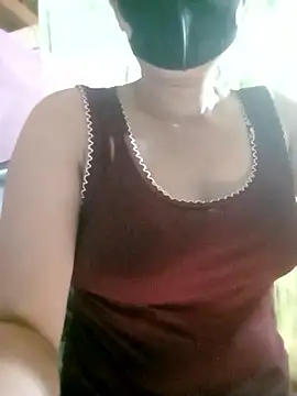 Snapshot of Surrilove chatting on 9, 4, 2026 Surrilove online show from 9, 4, 2026