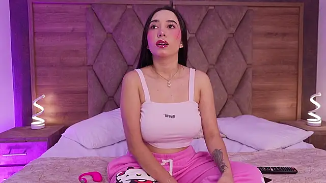 chloegils  online show from 25, 11, 2025