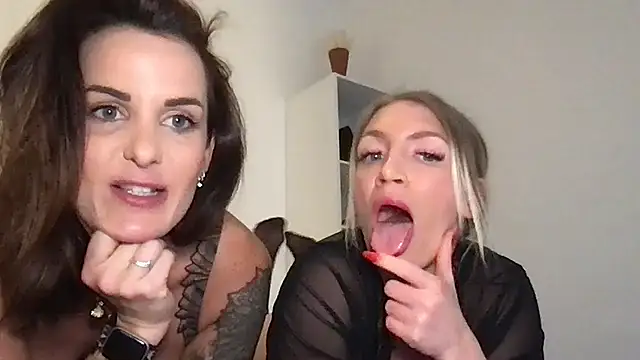 Snapshot of AmyStone__ chatting on 4, 3, 2026 AmyStone online show from 4, 3, 2026