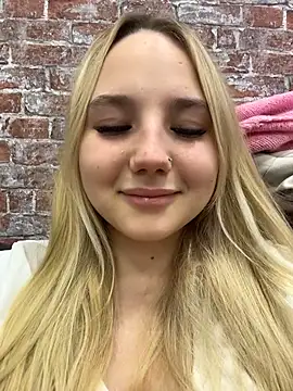 Sky Cutie online show from 28, 11, 2025