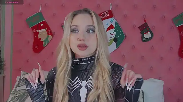 Sky Cutie online show from 18, 12, 2025